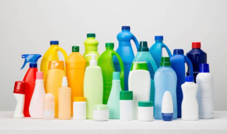 Tous types de détergents, en flacon, en spray, en bidon