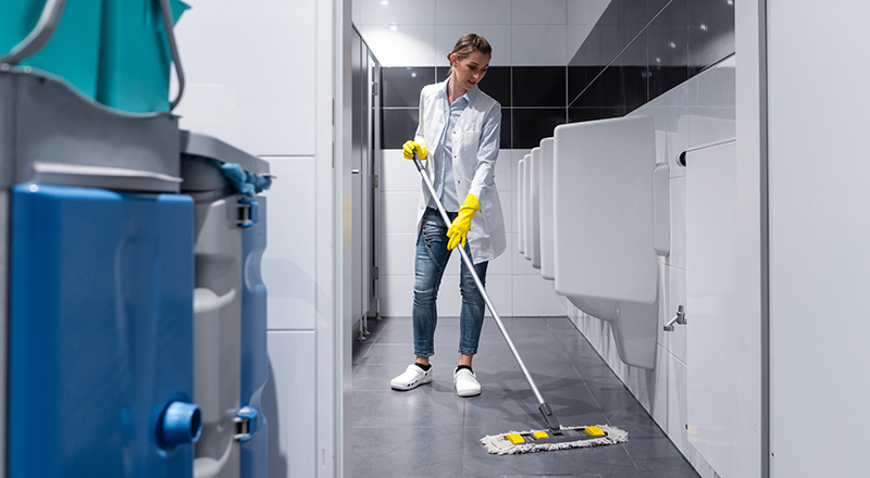 Lavage carrelage sanitaires avec balai à franges