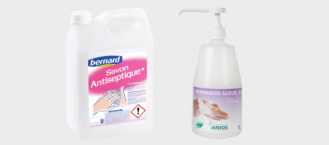 Différents conditionnements de savon antiseptique : bidon 5L et flacon pompe